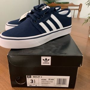 Boys Adidas Seely J shoes size 3.5